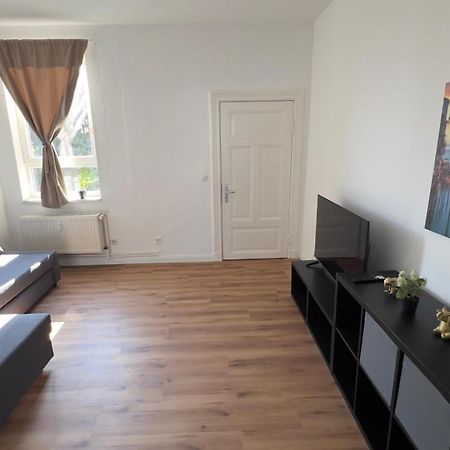 Modernes Apartment Mit 2 Schlafzimmern Und Privatparkplatz Nahe Innenstadt Neumuenster Exterior photo