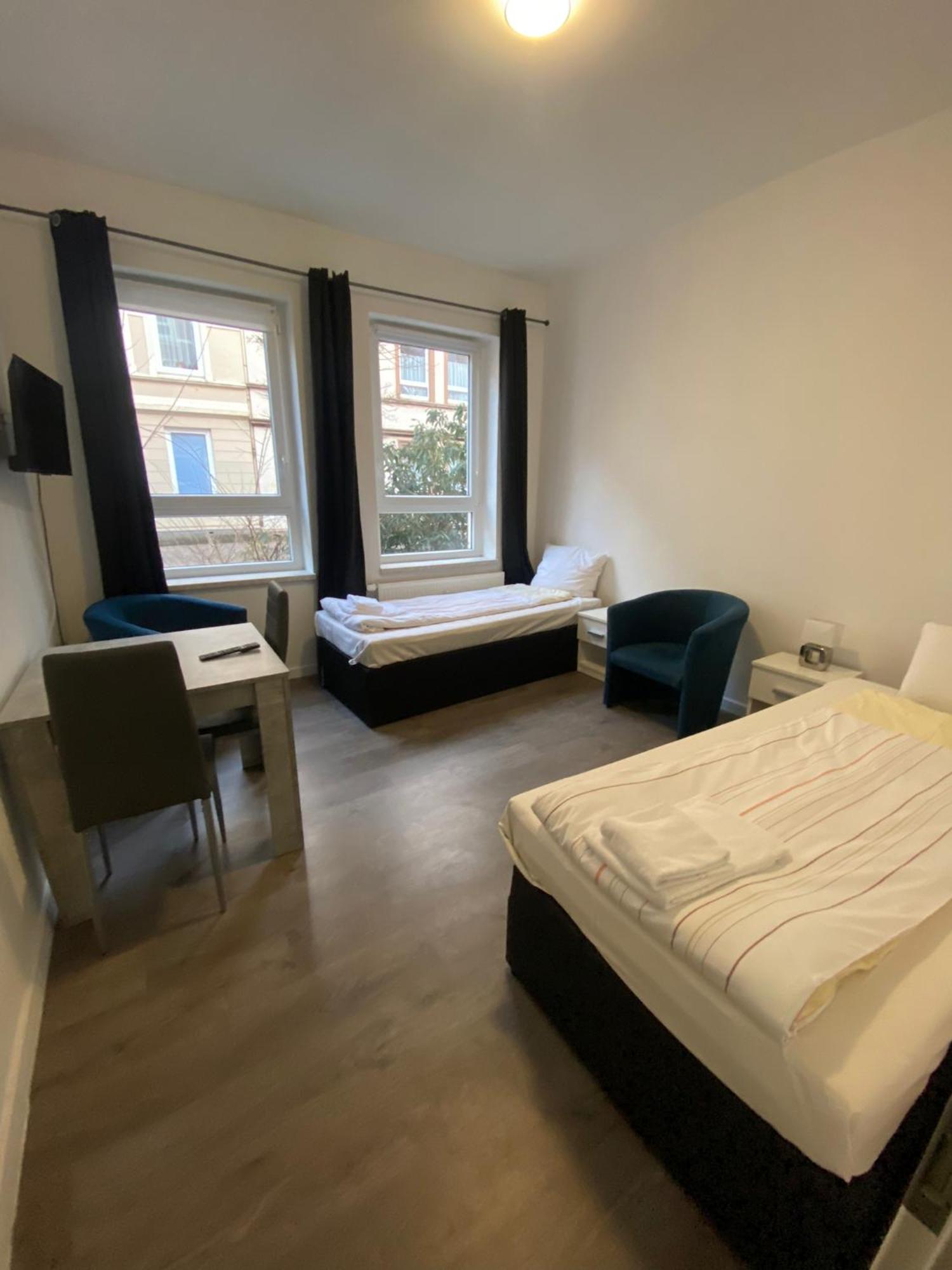 Modernes Apartment Mit 2 Schlafzimmern Und Privatparkplatz Nahe Innenstadt Neumuenster Exterior photo