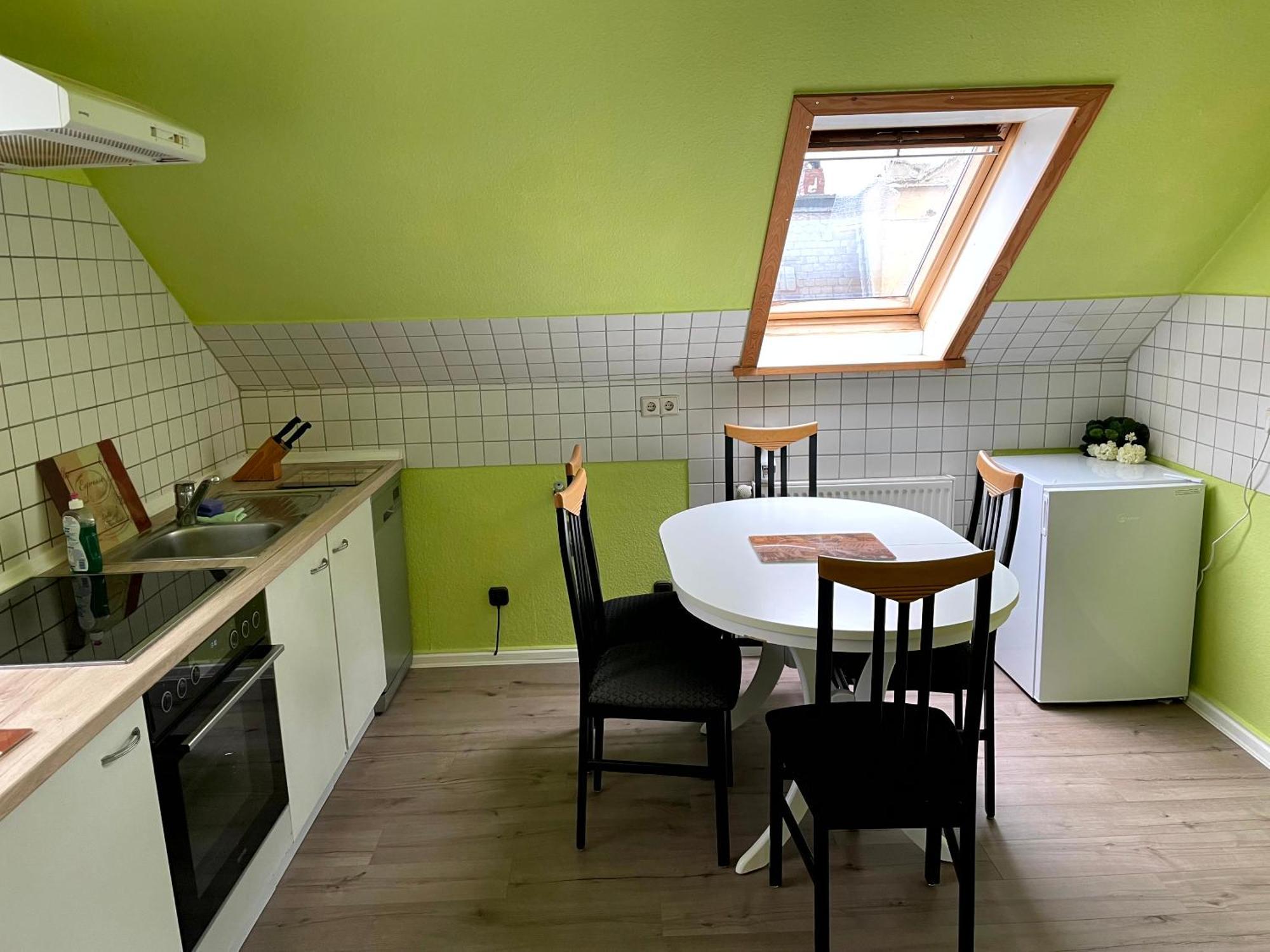 Modernes Apartment Mit 2 Schlafzimmern Und Privatparkplatz Nahe Innenstadt Neumuenster Exterior photo